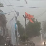 मतदान के दौरान तूफान ने दिखाया रौद्र रूप, फट कर उड़ गए सबके झंडे-बैनर, जोरदार हुई बारिश